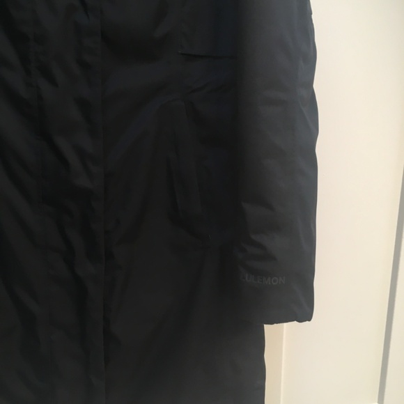 Lululemon Insulated Jacket waterproof size 4 Black RARE NEW CONDITION - Picture 8 of 11